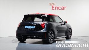 Mini Cooper JCW 2025 года из Южной Кореи