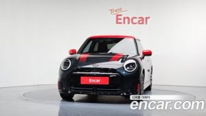 Mini Cooper JCW 2025 года из Южной Кореи