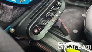 Mini Cooper JCW 2025 года из Южной Кореи