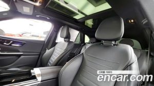 Mercedes-Benz GLC-Class GLC300 4MATIC AMG Line 2024 года из Южной Кореи
