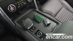 Land Rover Discovery 2.0 P300 SE 2023 года из Южной Кореи