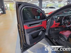 Porsche Cayenne 3.0 Coupe 2025 года из Южной Кореи