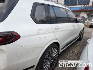 BMW X7 xDrive 40i Design Pure Excellence 7-Seater 2025 года из Южной Кореи