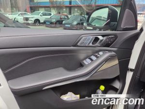 BMW X7 xDrive 40i Design Pure Excellence 7-Seater 2025 года из Южной Кореи