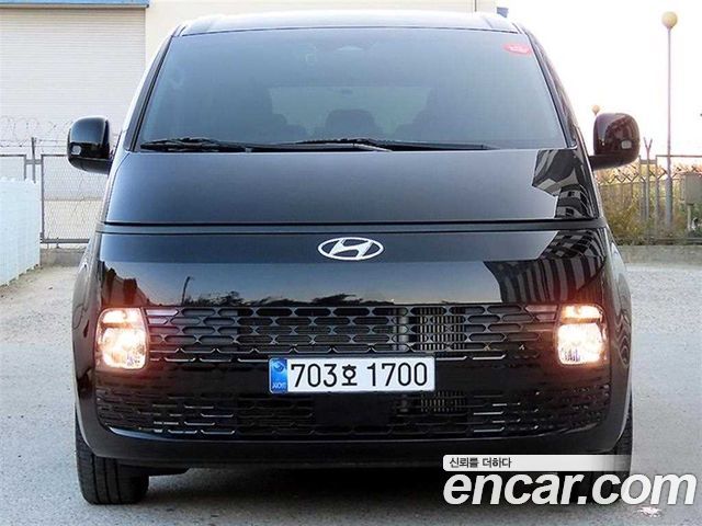 Hyundai Staria Tourer 11-Seater 2024 года из Кореи