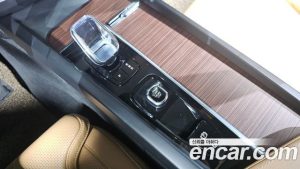 Volvo XC60 B6 Ultra Bright 2024 года из Южной Кореи
