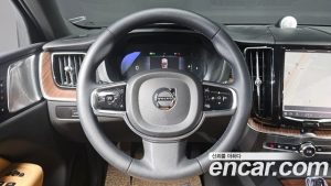 Volvo XC60 B6 Ultra Bright 2024 года из Южной Кореи