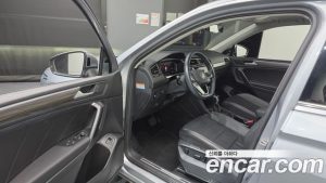 Volkswagen Tiguan 2.0 TSI Prestige 2023 года из Южной Кореи