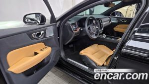 Volvo S60 B5 ULTIMATE Bright 2023 года из Южной Кореи