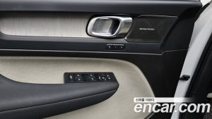 Volvo XC40 B4 ULTIMATE Bright 2023 года из Южной Кореи