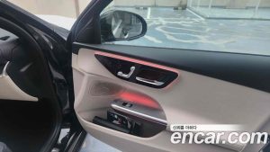 Mercedes-Benz C-Class C200 Avantgarde 2025 года из Южной Кореи