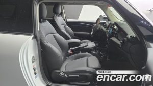 Mini Cooper CLASSIC Plus 2024 года из Южной Кореи