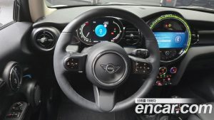 Mini Cooper CLASSIC Plus 2024 года из Южной Кореи