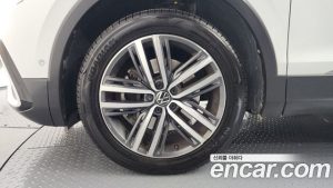 Volkswagen Tiguan 2.0 TSI Prestige 2023 года из Южной Кореи