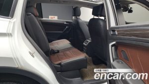Volkswagen Tiguan 2.0 TSI Prestige 2023 года из Южной Кореи