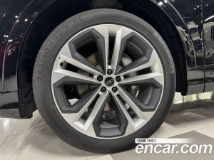 Audi Q8 55 TFSI 4WD Premium 2026 года из Южной Кореи