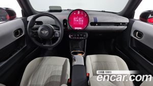 Mini Cooper Favoured 2025 года из Южной Кореи