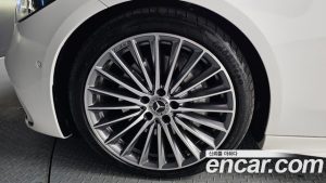 Mercedes-Benz C-Class C300 4MATIC AMG Line 2023 года из Южной Кореи