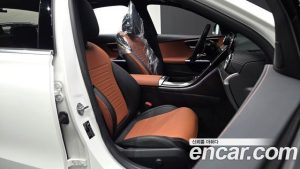 Mercedes-Benz C-Class C300 4MATIC AMG Line 2023 года из Южной Кореи