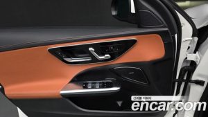 Mercedes-Benz C-Class C300 4MATIC AMG Line 2023 года из Южной Кореи