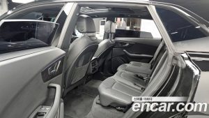 Audi Q8 45 TDI 4WD Premium 2023 года из Южной Кореи