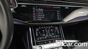 Audi Q8 45 TDI 4WD Premium 2023 года из Южной Кореи