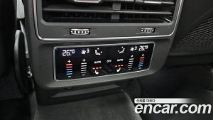 Audi Q8 45 TDI 4WD Premium 2023 года из Южной Кореи