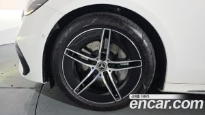 Mercedes-Benz E-Class E300 4MATIC AMG Line 2024 года из Южной Кореи