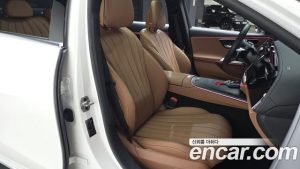 Mercedes-Benz E-Class E300 4MATIC AMG Line 2024 года из Южной Кореи