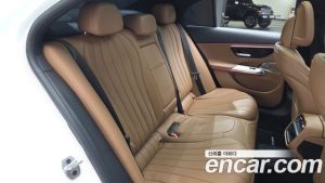 Mercedes-Benz E-Class E300 4MATIC AMG Line 2024 года из Южной Кореи