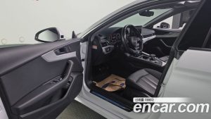 Audi A5 40 TFSI 4WD Sportback 2023 года из Южной Кореи