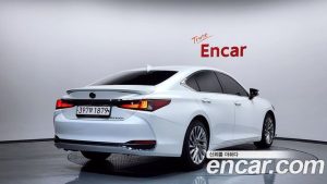 Lexus ES Luxury Plus 2023 года из Южной Кореи