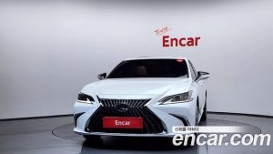 Lexus ES Luxury Plus 2023 года из Южной Кореи