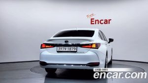 Lexus ES Luxury Plus 2023 года из Южной Кореи
