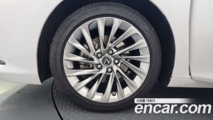 Lexus ES Luxury Plus 2023 года из Южной Кореи
