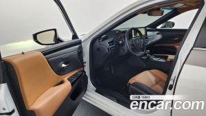 Lexus ES Luxury Plus 2023 года из Южной Кореи