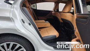 Lexus ES Luxury Plus 2023 года из Южной Кореи