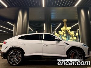 Lamborghini Urus 4.0 V8 SE 2025 года из Южной Кореи