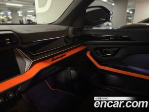Lamborghini Urus 4.0 V8 SE 2025 года из Южной Кореи