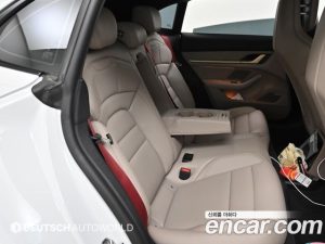 Porsche Taycan 4 CROSS TURISMO 2024 года из Южной Кореи