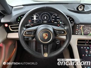 Porsche Taycan 4 CROSS TURISMO 2024 года из Южной Кореи