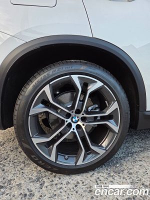 BMW X5 xDrive 40i xLine 2025 года из Южной Кореи