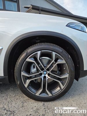 BMW X5 xDrive 40i xLine 2025 года из Южной Кореи