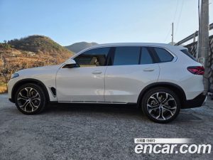 BMW X5 xDrive 40i xLine 2025 года из Южной Кореи