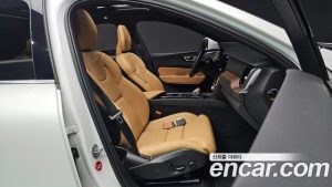 Volvo XC60 B5 ULTIMATE Bright 2024 года из Южной Кореи