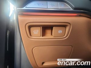 Genesis GV80 2.5T Бензин 2WD 2024 года из Южной Кореи