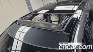 Land Rover Range Rover Velar 2.0 P250 R-Dynamic SE 2023 года из Южной Кореи