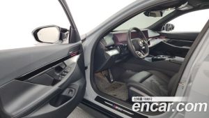 BMW 5-Series 520i M Sport 2024 года из Южной Кореи