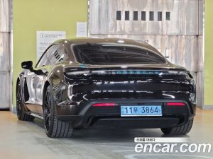 Porsche Taycan Turbo 2022 года из Южной Кореи