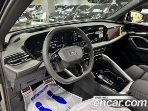 Audi Q5 45 TFSI 4WD S Line Black Edition 2025 года из Южной Кореи